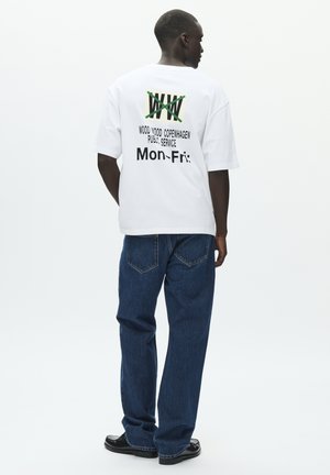 GARY TEE MON-FRI 25222 - Potiskana majica - bright white