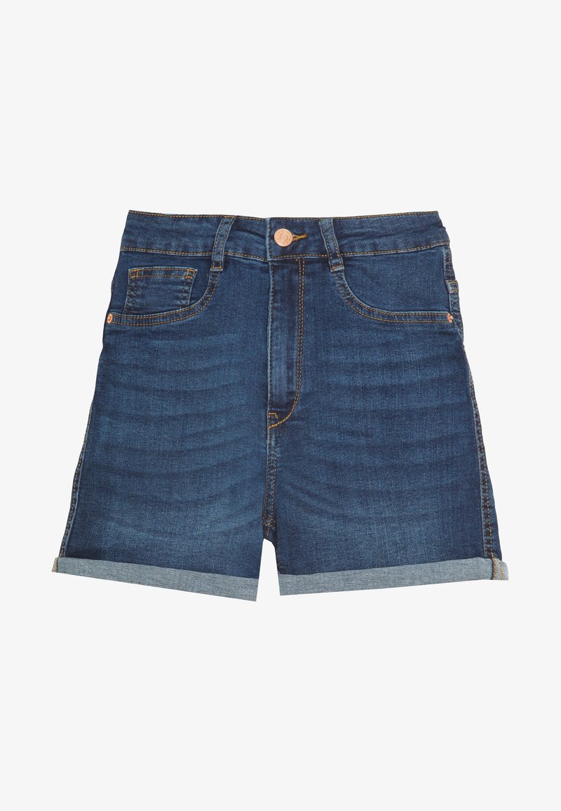 Shorts de mezclilla en azul oscuro con diseño de cinco bolsillos, puños enrollados y botón de tono cobre. Textura suave con un sutil detalle de desvanecimiento.