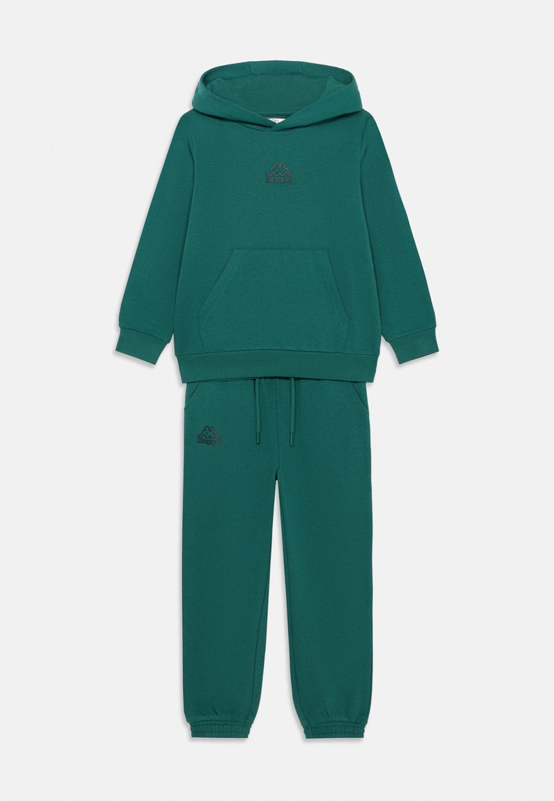 Moletão azul-petróleo e calças de fato de treino combinando, feitos de um tecido suave. O moletão possui um bolso canguru, e ambas as peças têm um pequeno logo em preto.