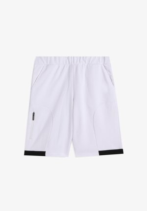 Shorts de sport blancs en tissu léger. Dotés de poches latérales zippées, d'accents noirs à l'ourlet et d'une texture lisse.
