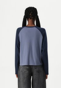 Hollister Co. Easy Long-Sleeve Raglan T-Shirt - Majica z dolgimi rokavi - navy blazer/grisaille