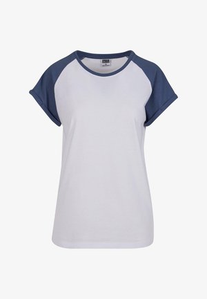 Witte T-shirt met marineblauwe raglanmouwen, zachte katoenen stof, ronde halslijn en opgerolde mouwen. Minimalistisch ontwerp.