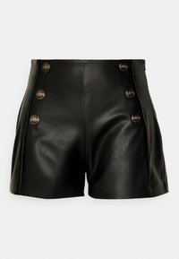 Černé kožené šortky s vysokým pasem, předními záhyby a čtyřmi ozdobnými zlatými knoflíky po straně. Hladká textura s mírným leskem.