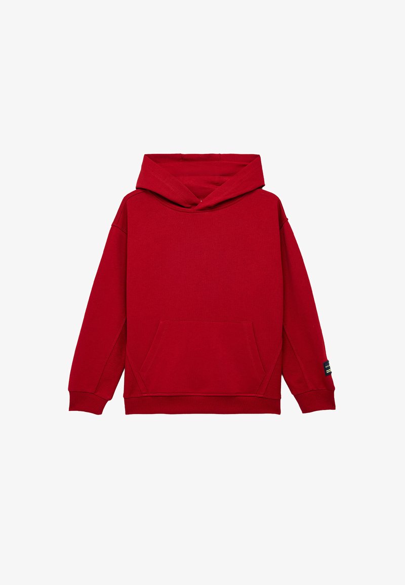 Sweatshirt à capuche rouge en coton, avec une poche avant, des poignets et un ourlet côtelés. Présente une coupe décontractée et une étiquette de marque sur la manche.