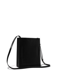 Borsa a tracolla nera in pelle con una forma strutturata, dotata di una tasca anteriore, tracolla regolabile e design minimalista. Texture liscia.