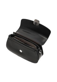 Geantă de mână din piele neagră, cu compartimente cu fermoar, textură netedă și închidere cu magnet. Are un accent argintiu în față.