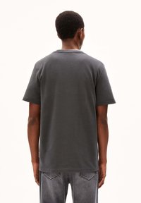 ARMEDANGELS MAARKUS SOLID - T-Shirt basic - graphite