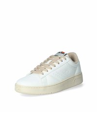 Sneaker bianca con tomaia in pelle liscia, lacci beige, design perforato sui lati e suola in gomma beige a texture.