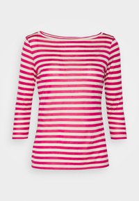 Damen Langarmshirt mit rosa- und weißen horizontalen Streifen und einem weiten Ausschnitt, auf einem einfachen Hintergrund präsentiert.
