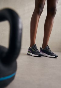 Under Armour DYNAMIC SELECT - Training shoe - castlerock/provence purple/high-vis yellow