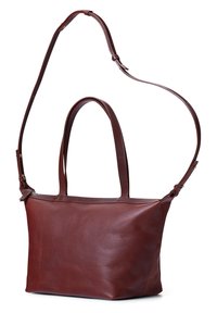 Brun læder tote taske med dobbelte håndtag og justerbar skulderrem; glat tekstur, rektangulær form, minimalistisk design, ingen synlig hardware.