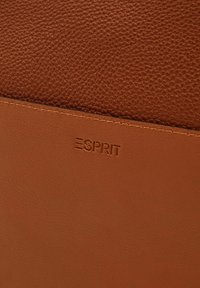 Esprit Schoudertas - rust brown