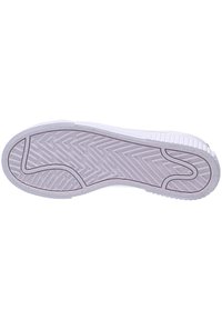 Biała gumowa podeszwa buta z zygzakowatym wzorem bieżnika i teksturowaną powierzchnią. Posiada jasne drobinki oraz karbowaną krawędź dla lepszej przyczepności.