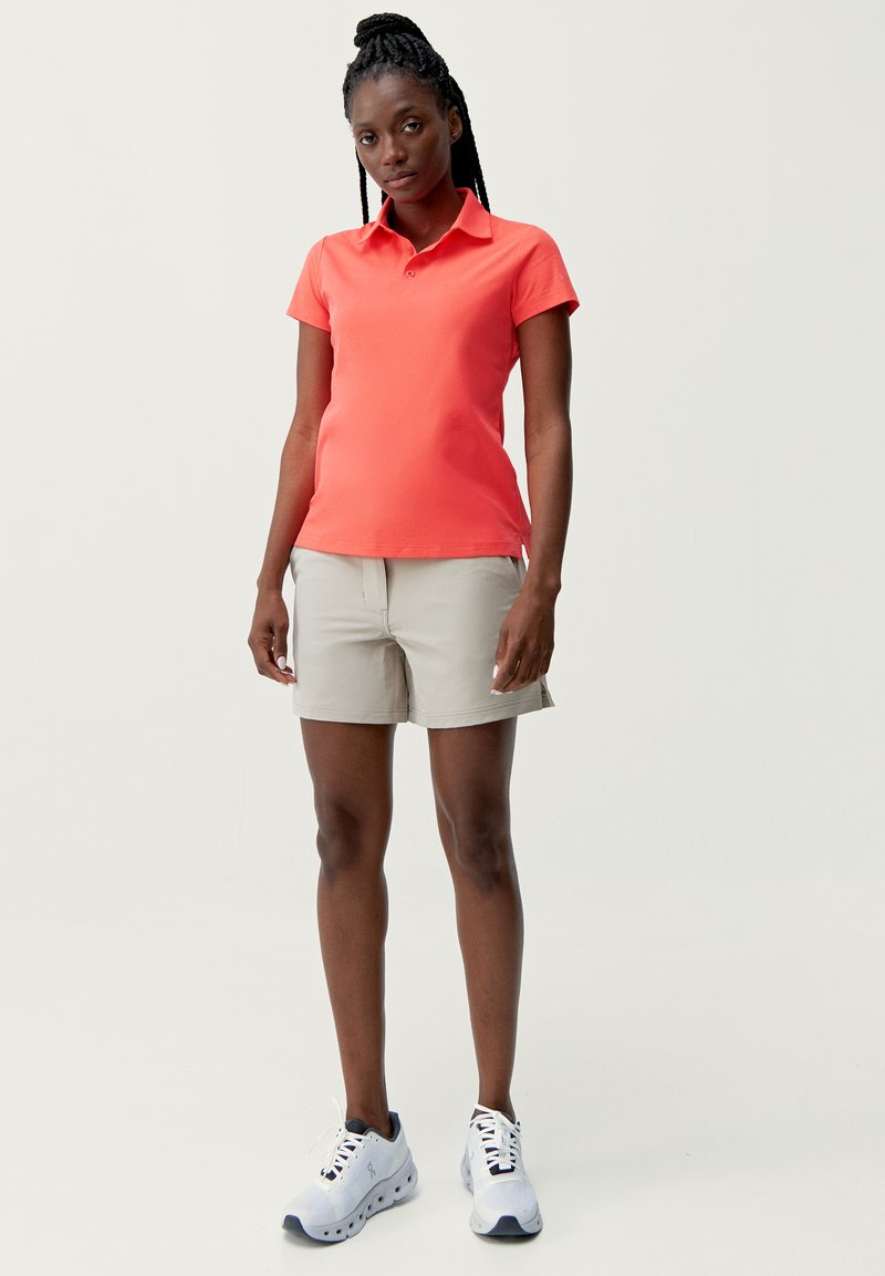 Born Living Yoga Poloshirt koraalrood