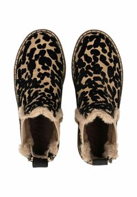 Stivali alla caviglia con stampa leopardata, caratterizzati da una texture vellutata nera e beige. Rifinitura in pelliccia sintetica all'apertura e una discreta zip laterale.