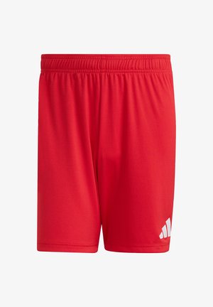 Κόκκινα αθλητικά σορτς από λείο ύφασμα. Διαθέτουν ελαστική μέση και λευκό λογότυπο στο κάτω δεξί μέρος.