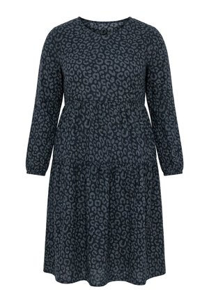 Pitkähihainen musta mekko, jossa tummanharmaa leopardikuvio, pyöreä pääntie, kerrostettu vyötärö ja polven mittainen helma.