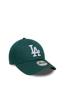 Grüne Kappe mit strukturiertem Design, mit einem erhabenen weißen "LA"-Logo, gebogenem Schirm und einem Größenetikett auf der Unterseite. Aus Stoff gefertigt.