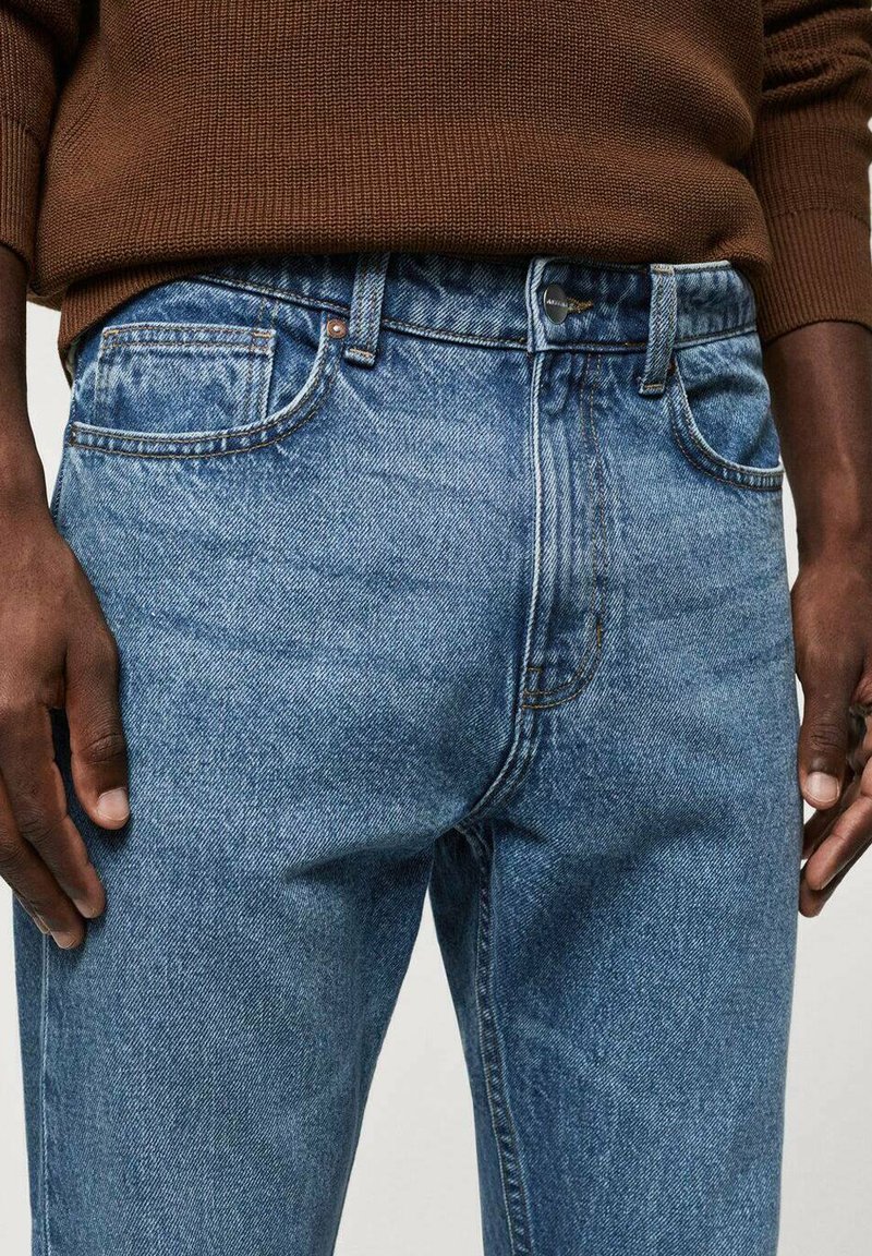 Lerne dich kennen Hocken leicht bob jeans Behandlung ich trage Kleidung