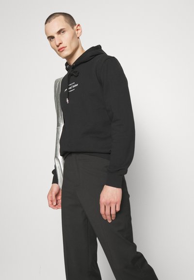 Han Kjøbenhavn TRAIN INSANE RELAXED HOODIE UNISEX - Sudadera - black
