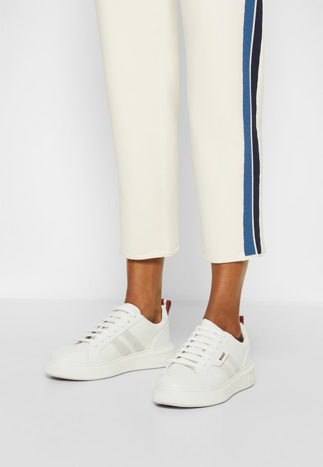 MAXIM - Sneakersy niskie - white