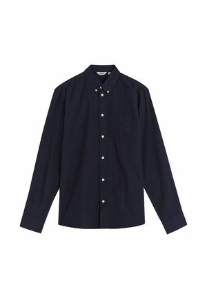 Langærmet mørkeblå skjorte med knapper, en brystlomme og button-down krave, laid fladt på en hvid baggrund.