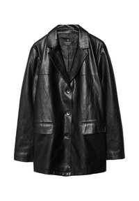 Blazer in pelle nera con colletto a risvolto, chiusura con bottone a una fila, due tasche frontali e texture liscia e lucida.