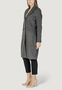 Vero Moda FORTUNESARA GA BOO  - Kort kappa / rock - grey