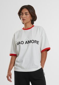 PROHIBITED T-shirts med print - white