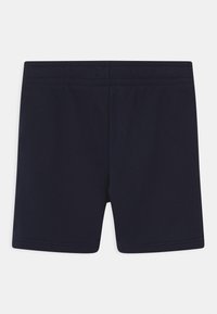 Navyblaue Baumwollshorts mit elastischem Bund und glatter Textur, die ein einfaches, einfarbiges Design aufweisen und keine sichtbaren Taschen haben.