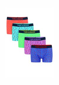 Cinque paia di boxer da uomo in vari colori vivaci e motivi diversi, ciascuno con una fascia in vita nera con la scritta "THREADBARE".