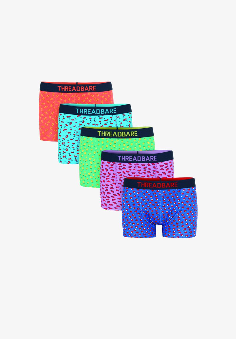 Cinque paia di boxer da uomo in vari colori vivaci e motivi diversi, ciascuno con una fascia in vita nera con la scritta "THREADBARE".