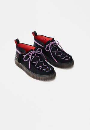 TORHILL TOP - Sportlicher Schnürer - black interest