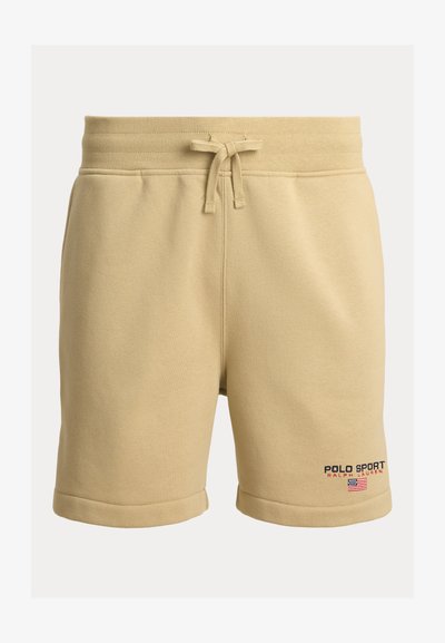 Shorts beige en mélange de coton avec une taille élastique, un cordon de serrage, des revers retroussés, et un logo brodé "POLO SPORT" sur la jambe gauche.