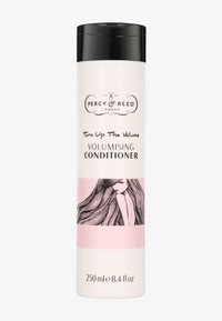 Witte cilindervormige fles met een zwarte dop, voorzien van roze accenten en een illustratie van lang haar. De tekst bevat "Volumiserende Conditioner" en het merkelogo.