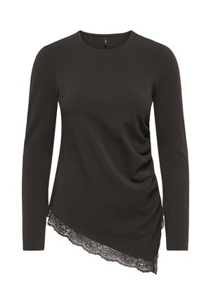 Haut noir à manches longues pour femme avec ourlet asymétrique et bordure en dentelle sur le côté inférieur droit, présentant un léger froncé latéral.