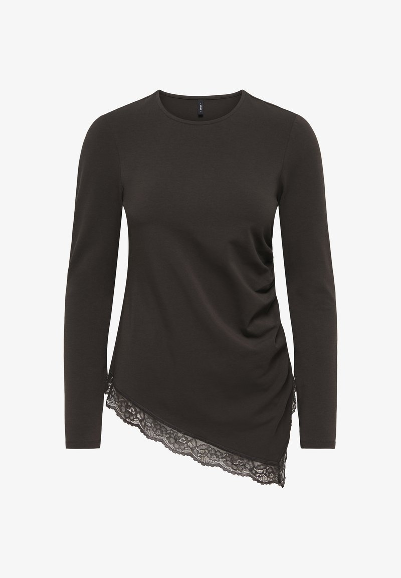 Haut noir à manches longues pour femme avec ourlet asymétrique et bordure en dentelle sur le côté inférieur droit, présentant un léger froncé latéral.