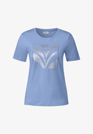 Lys blå t-shirt med korte ærmer og rund halsudskæring, med et sølvfarvet grafisk print og tekst i et centralt design. Blødt bomuldsblandingsstof.