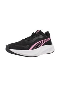 Chaussure de sport noire avec des accents roses, tige en maille, col rembourré et semelle blanche. Présente une texture douce et un design épuré.