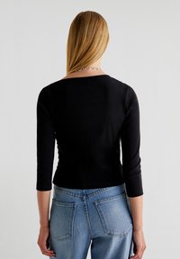 Scalpers BUTTONS - Maglietta a manica lunga - black