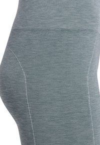 Tumman teal-väriset legginsit, joissa on uurrettu pinta, korkea vyötärö ja sileät saumat. Venyy mukavasti ja on miellyttävä päällä.