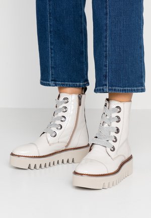 Kotníkové boty na platformě - off-white