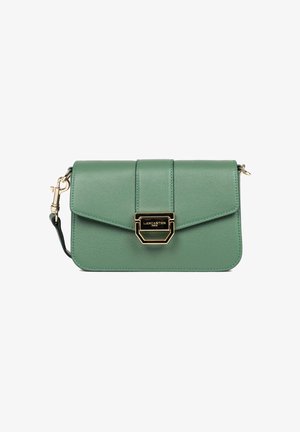 Sac à main en cuir vert avec un rabat arrondi, quincaillerie dorée et un fermoir. Doté d'une bandoulière amovible et d'une texture lisse.