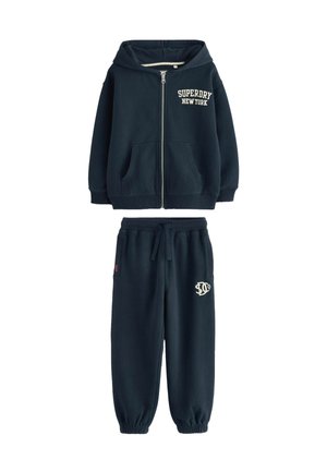 Marineblaue Kapuzenjacke mit Reißverschluss und Fronttaschen. Passende marineblaue Jogginghose mit elastischem Bund und Logo-Stickerei.