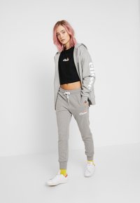 Ellesse FIREBALL - Apdrukāts T-krekls - black