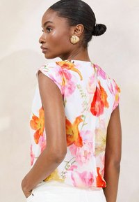 Lipsy REGULAR FIT  - Camicetta - white floral