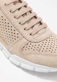 Geox SUKIE - Sneakers basse - light taupe