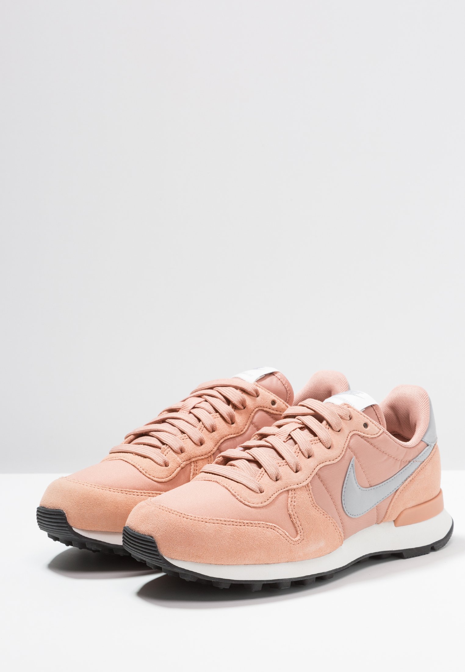 basket femme nike internationalist gold basket femme nike internationalist gold