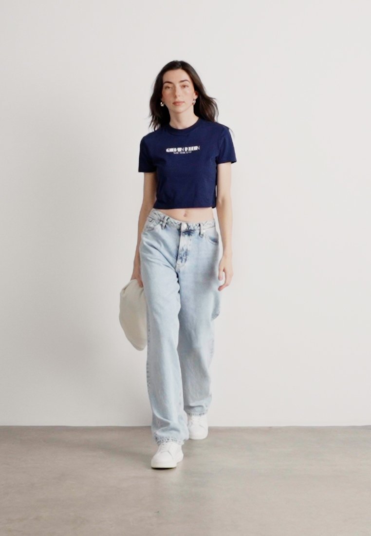 Calvin Klein Jeans LOGO CROPPED TEE - Print T-shirt - maritime