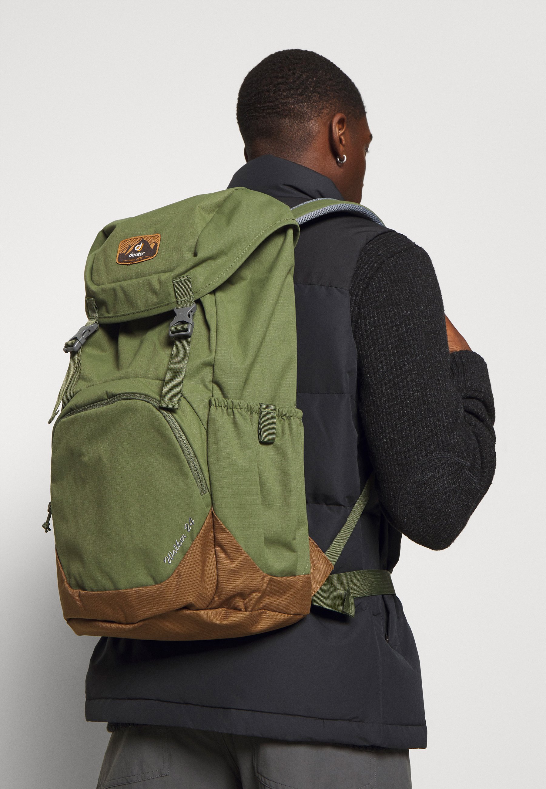 deuter walker 24